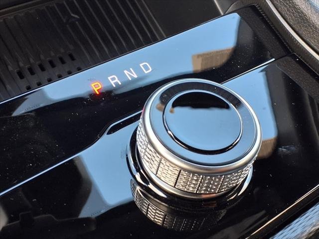New 2026 Diamond Black Crystal Pearl-Coat Exterior Paint Jeep Laredo image 14
