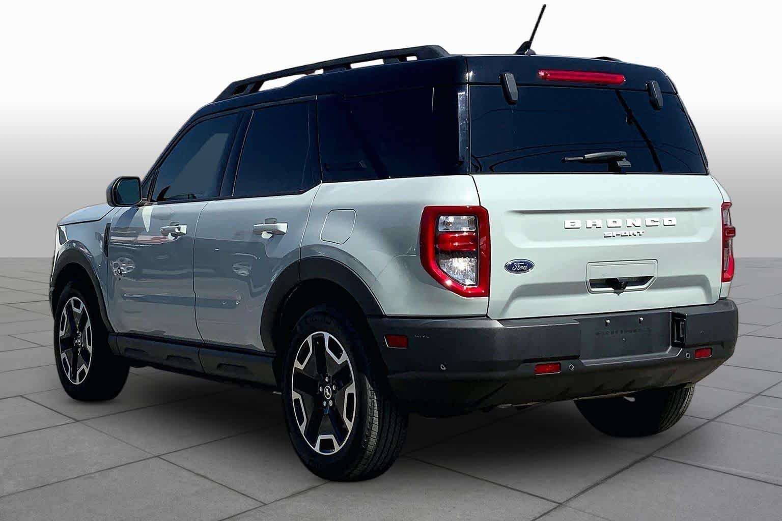 Used 2022 Cactus Grey Ford Outer Banks image 10
