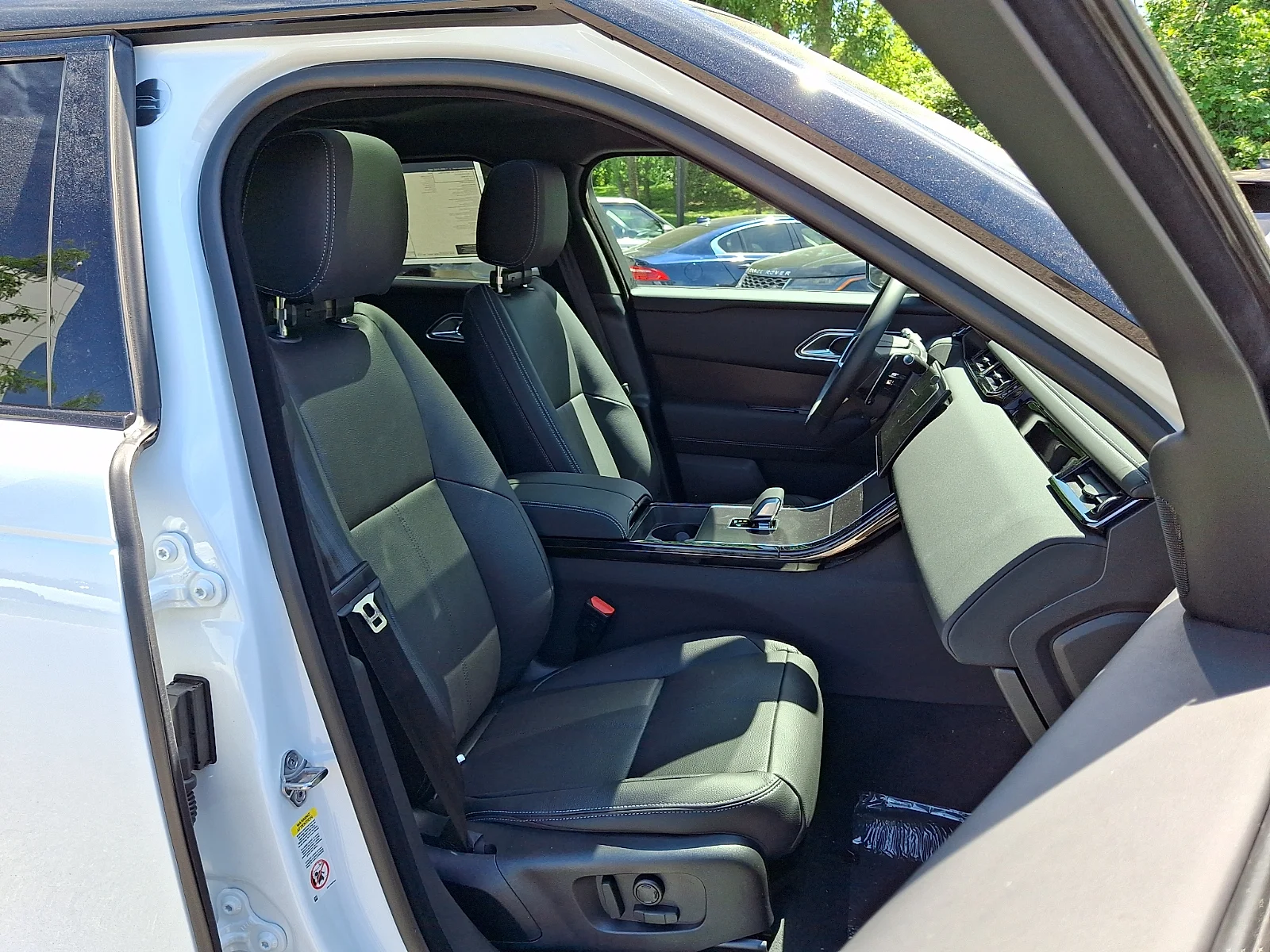 New 2026 Fuji White Land Rover Belgravia Edition image 3