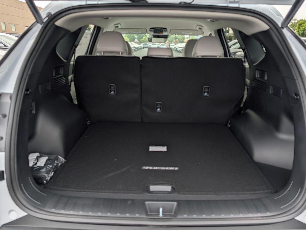 New 2026 White Hyundai SEL FWD image 10