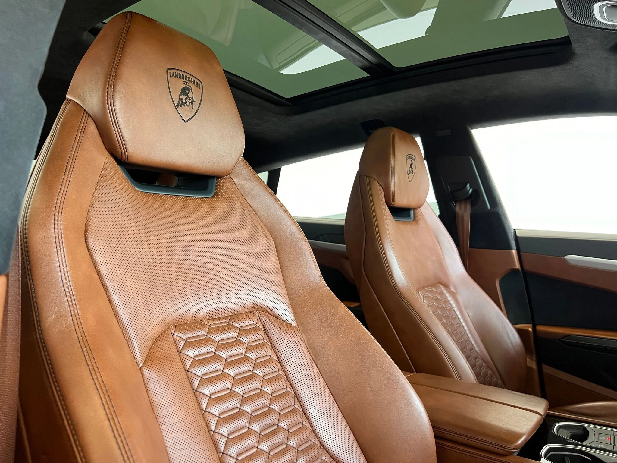 Used 2019 Blue Lamborghini Base image 23