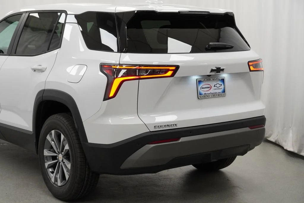 New 2027 Summit White Chevrolet LT image 35