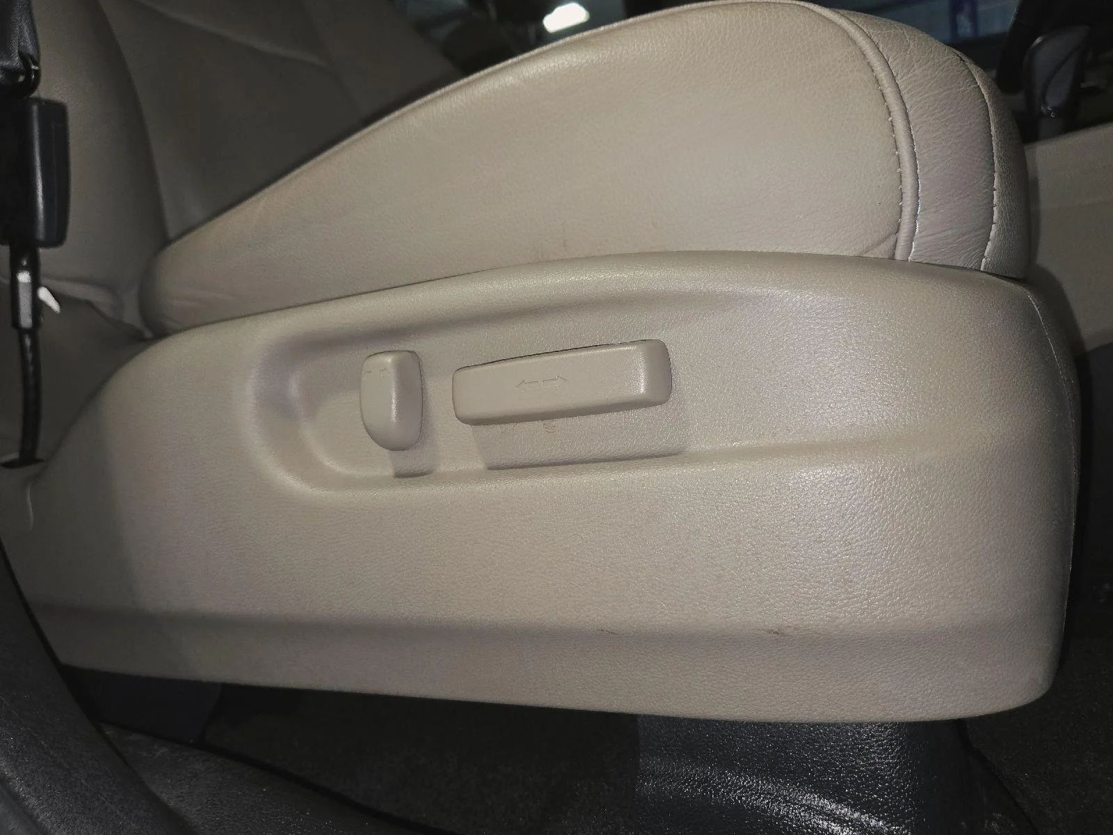 Used 2017 White Diamond Pearl Honda EX-L image 43