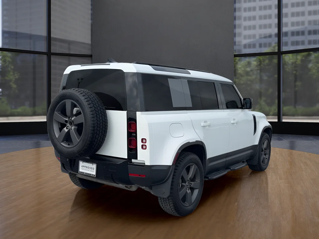 Used 2025 White Land Rover S image 5