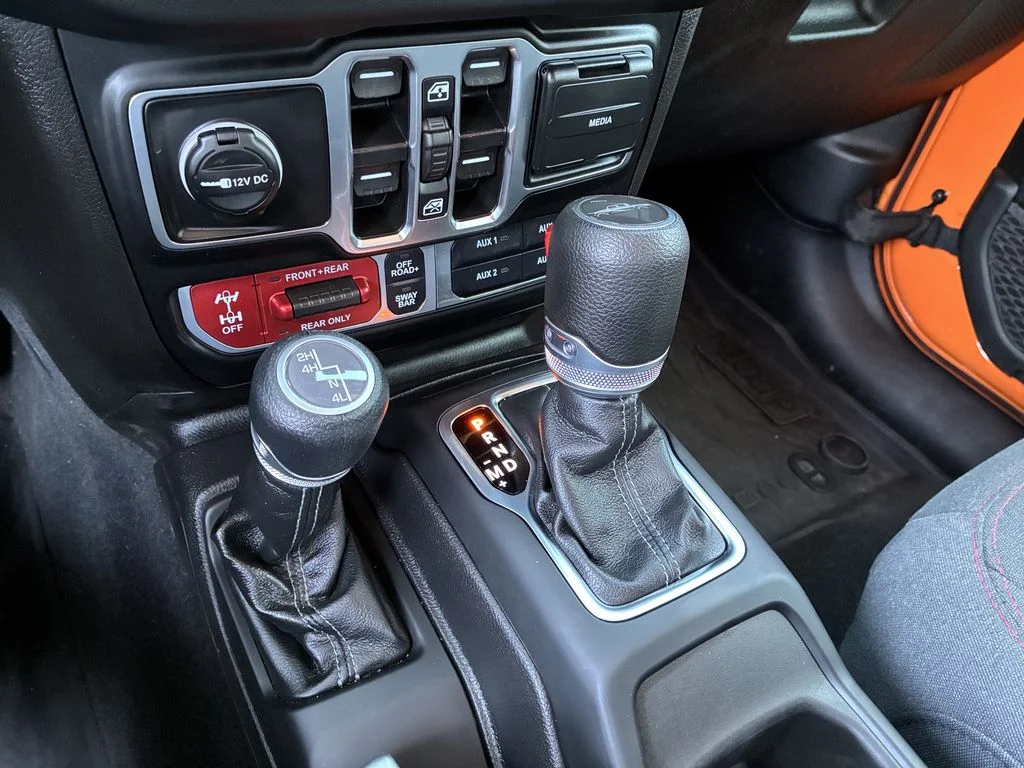 Used 2025 Orange Jeep Rubicon image 32