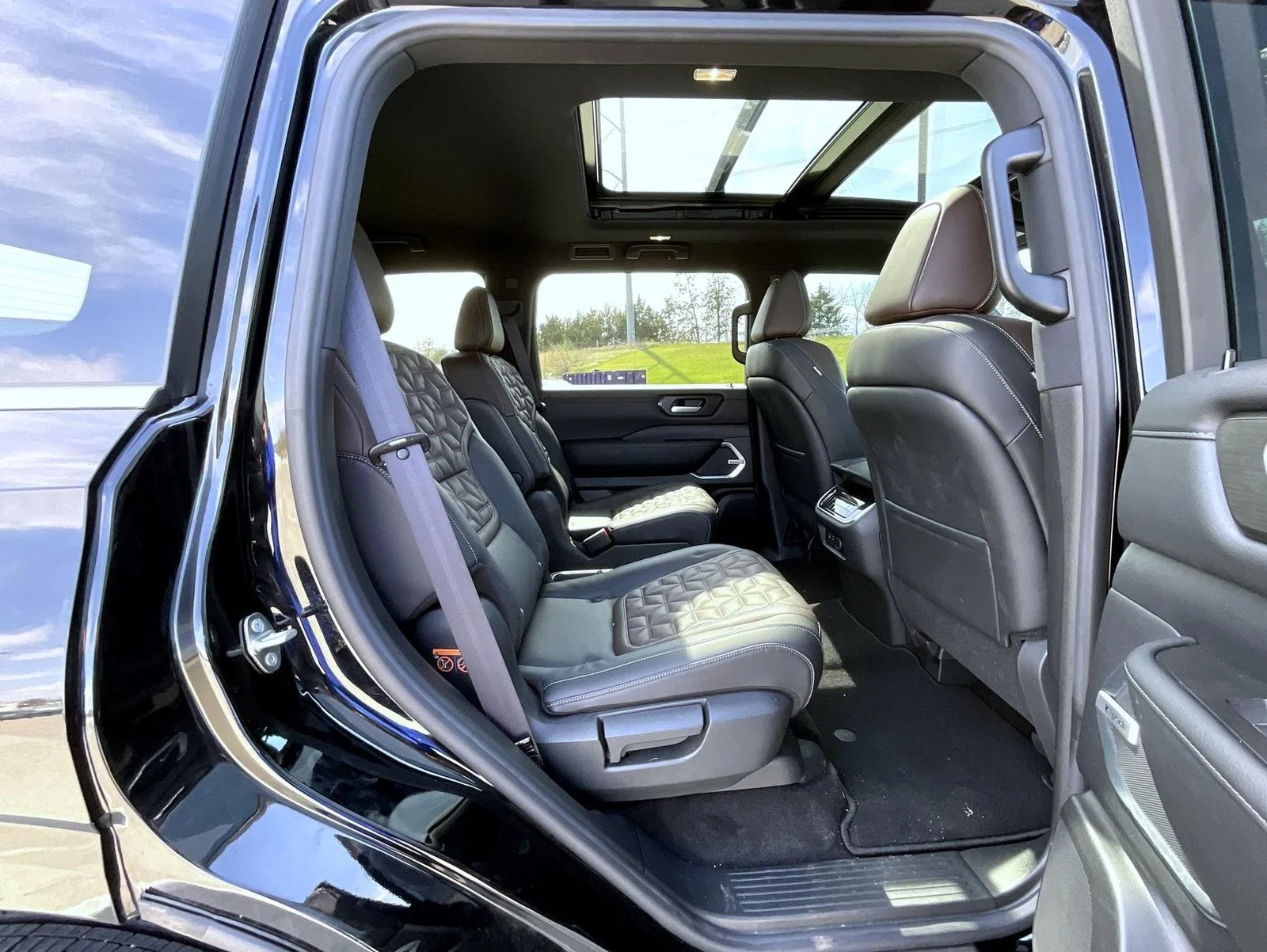 Used 2025 Black Nissan Platinum Reserve image 23