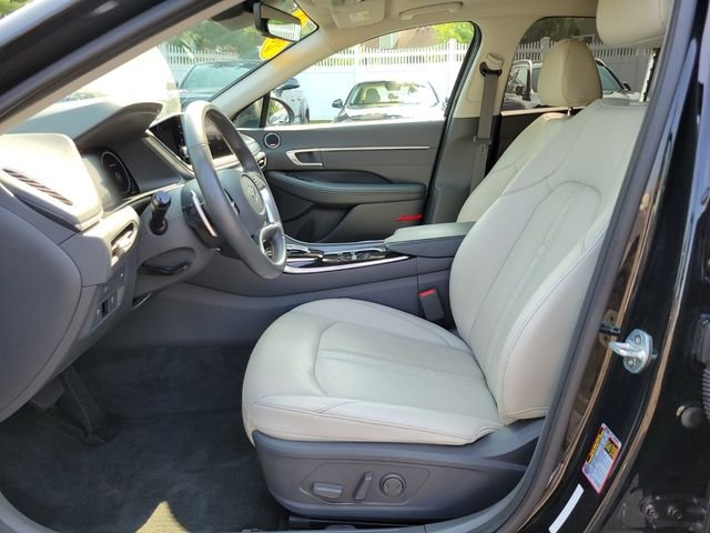 Used 2020 Black Hyundai Limited image 21