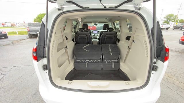 Used 2023 White Chrysler Touring L image 31