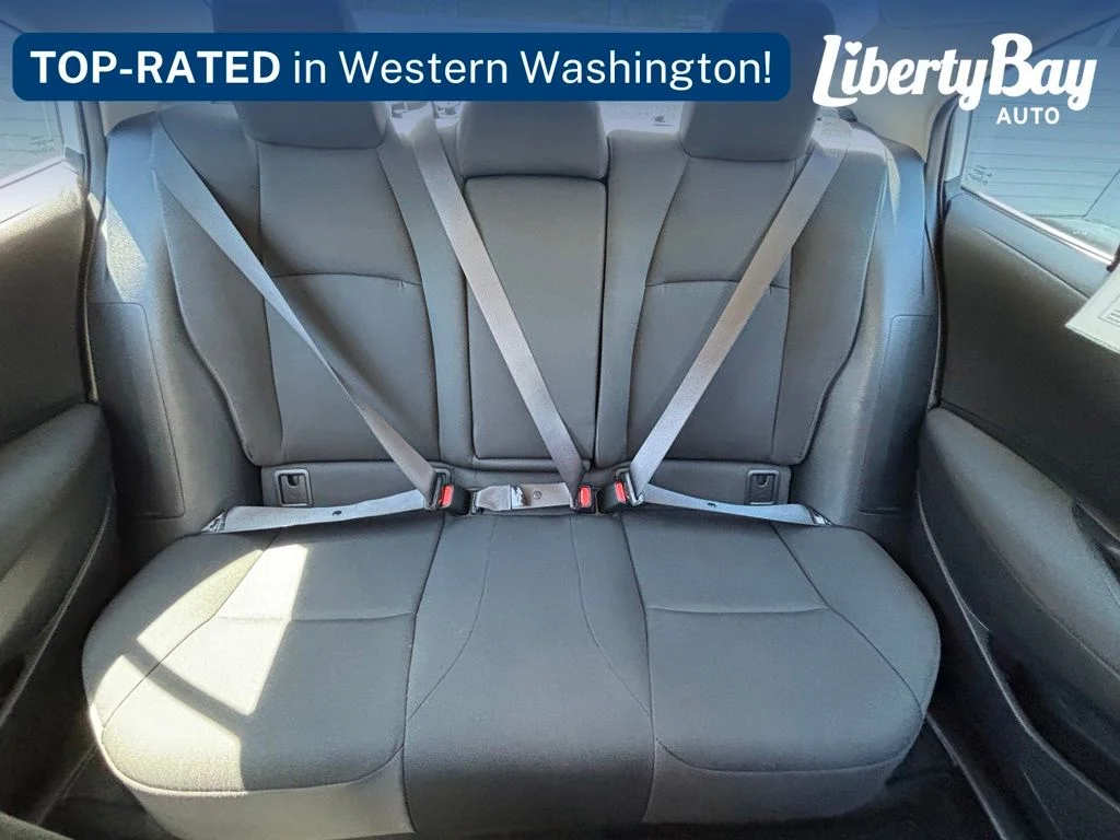 Used 2022 White Toyota LE image 18