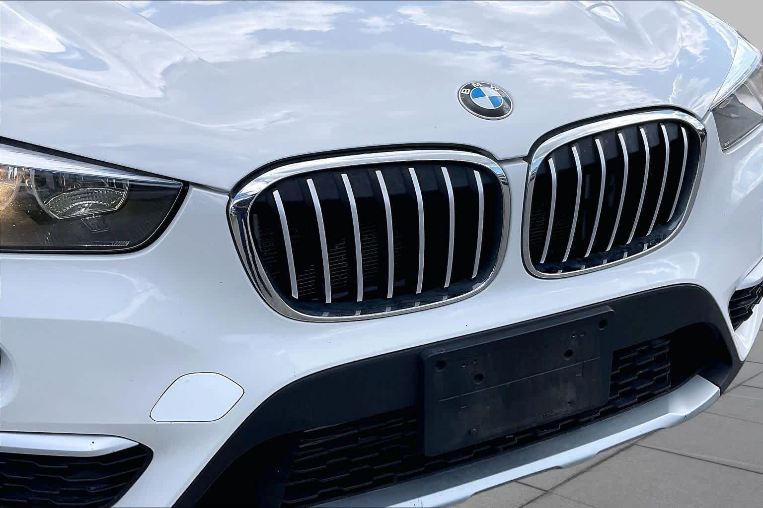 Used 2017 Alpine White BMW xDrive28i image 29