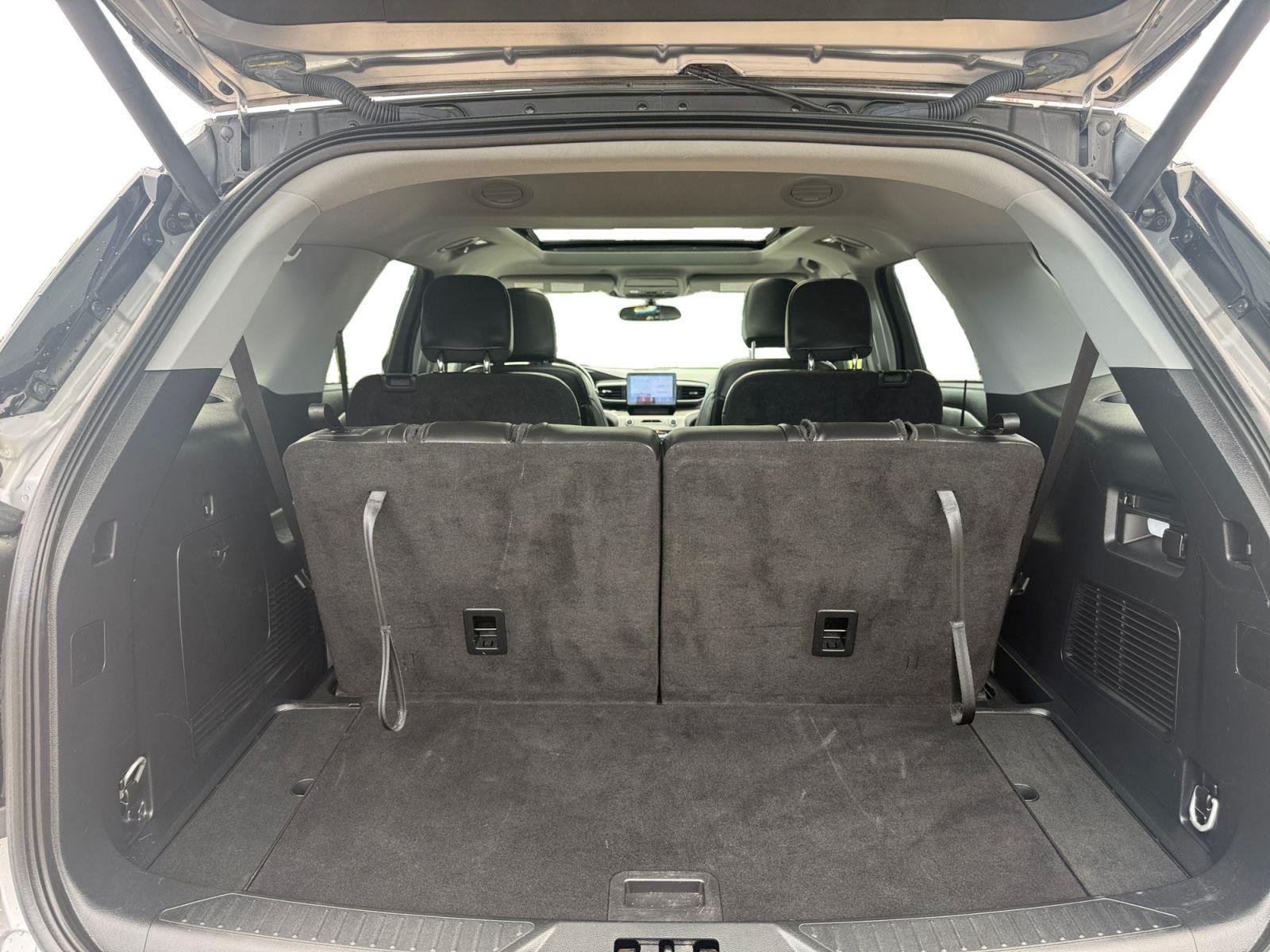 Used 2023 Iconic Silver Ford XLT image 18