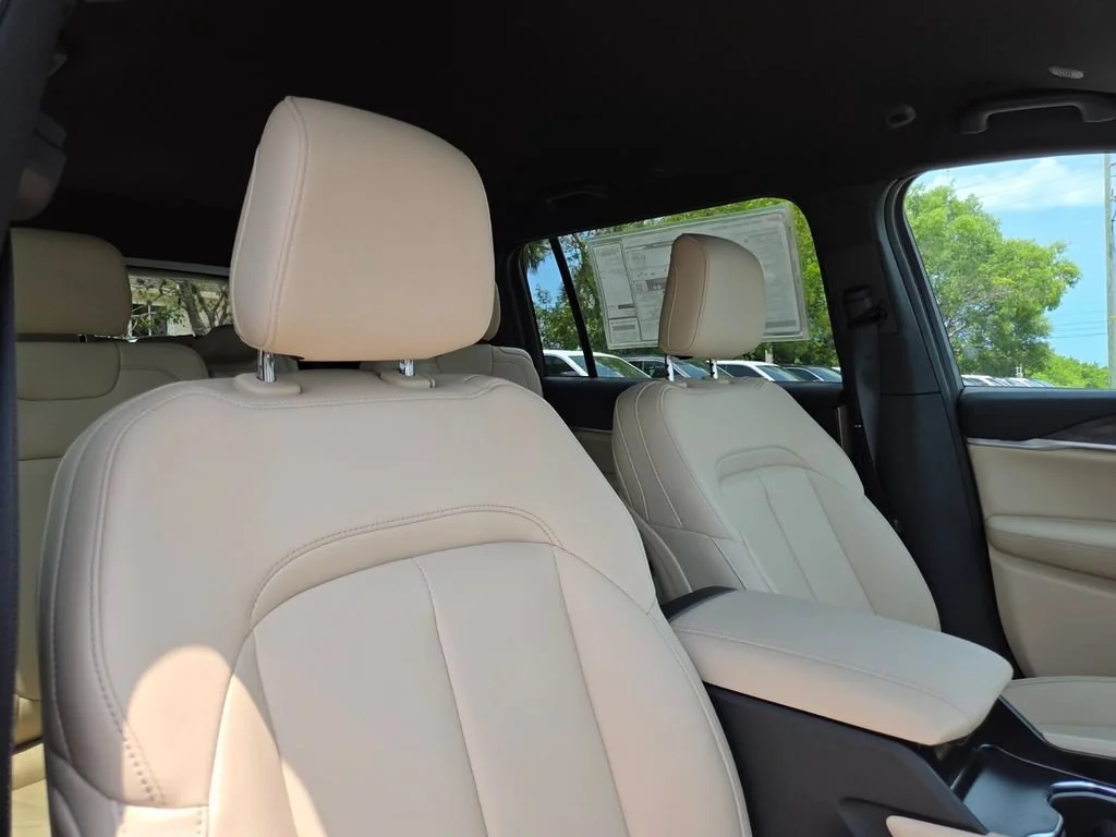 New 2026 Bright White Clear-Coat Exterior Paint Jeep Limited image 16