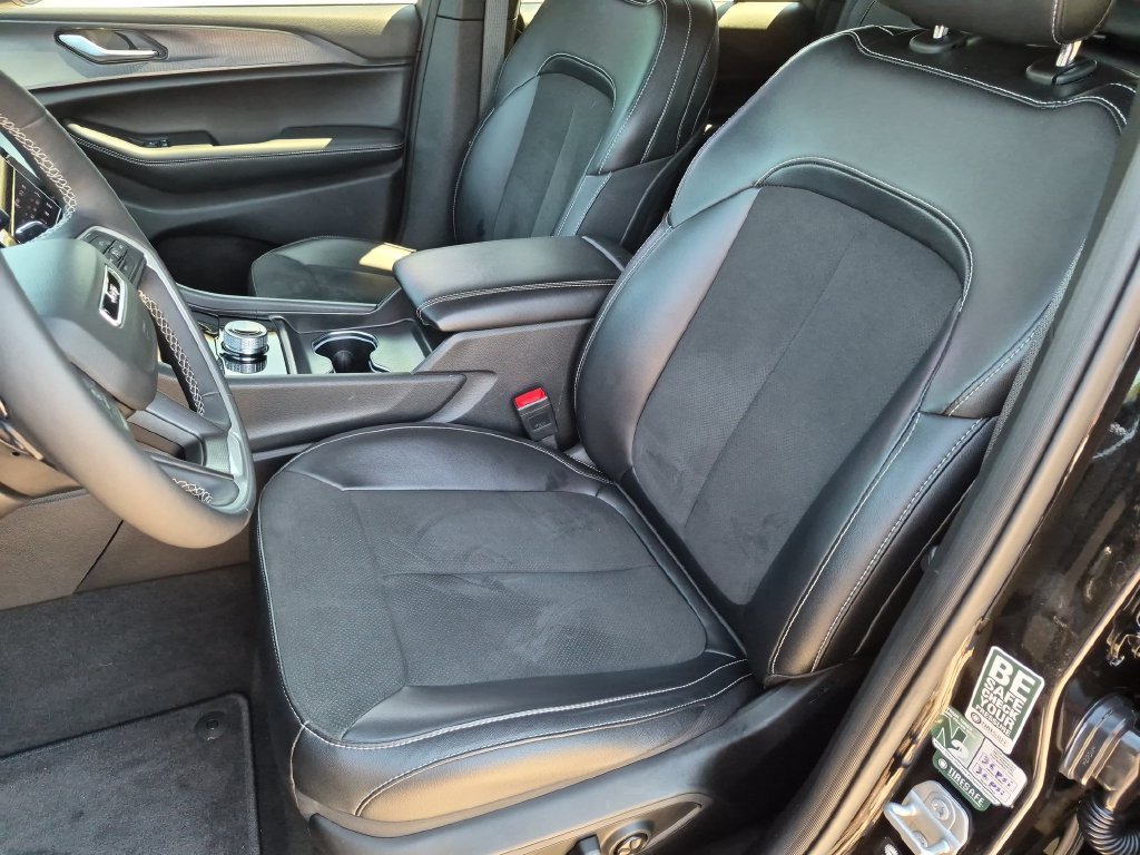 Used 2025 Black Jeep Altitude X image 12