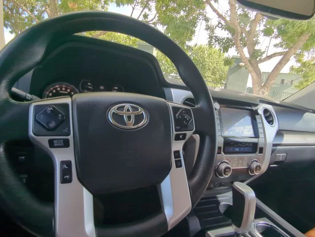 Used 2020 White Toyota SR5 image 9