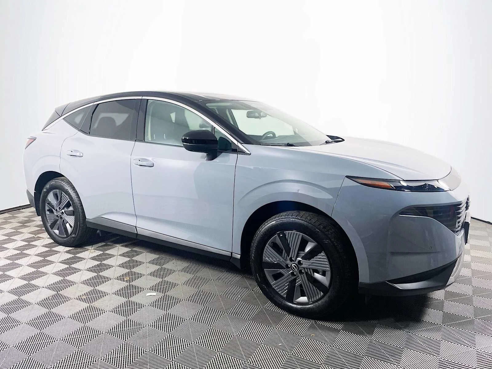Used 2025 Boulder Gray Pearl/Super Black Nissan SL image 3