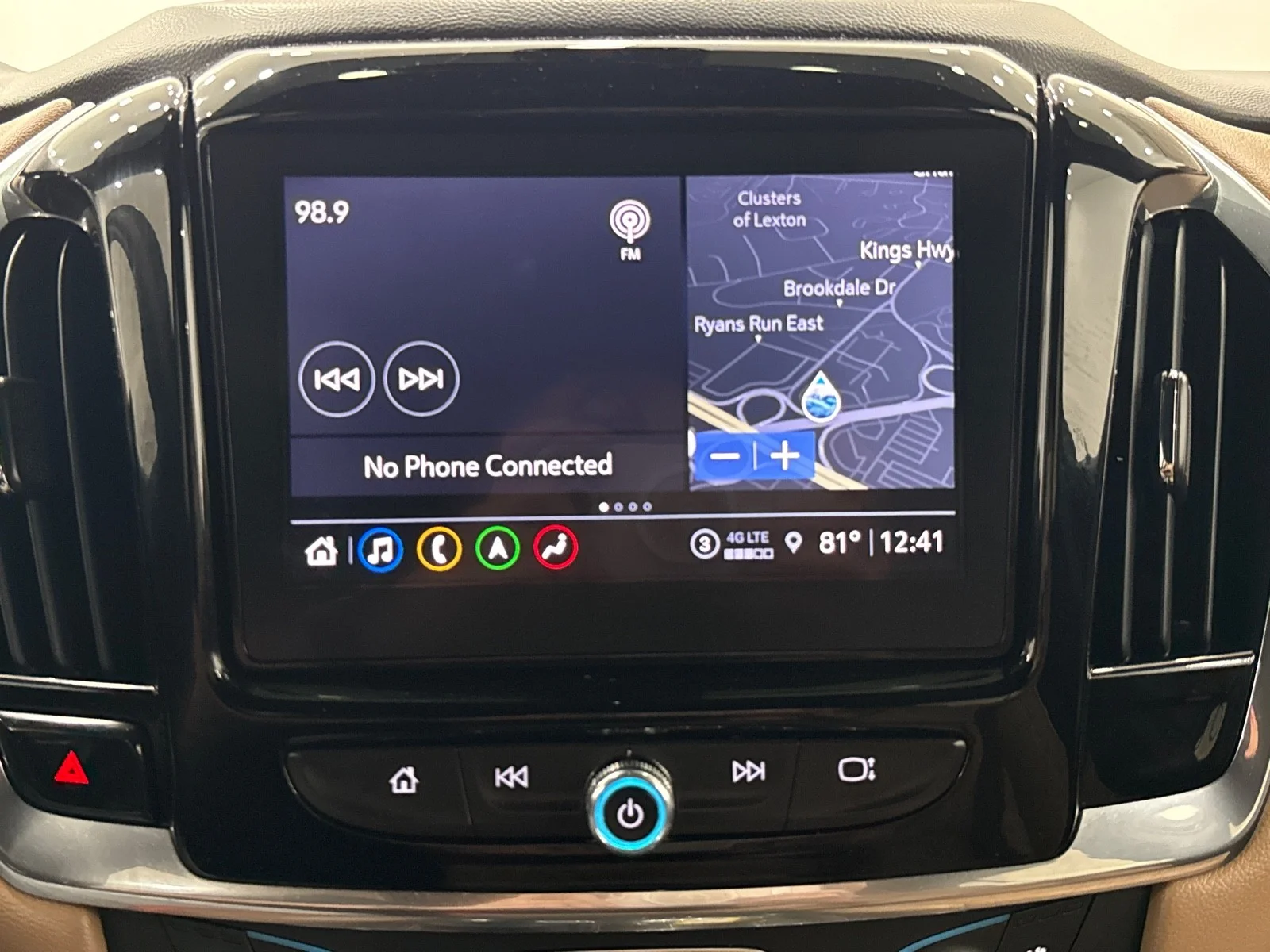 Used 2023 Iridescent Pearl Tricoat Chevrolet Premier FWD image 20