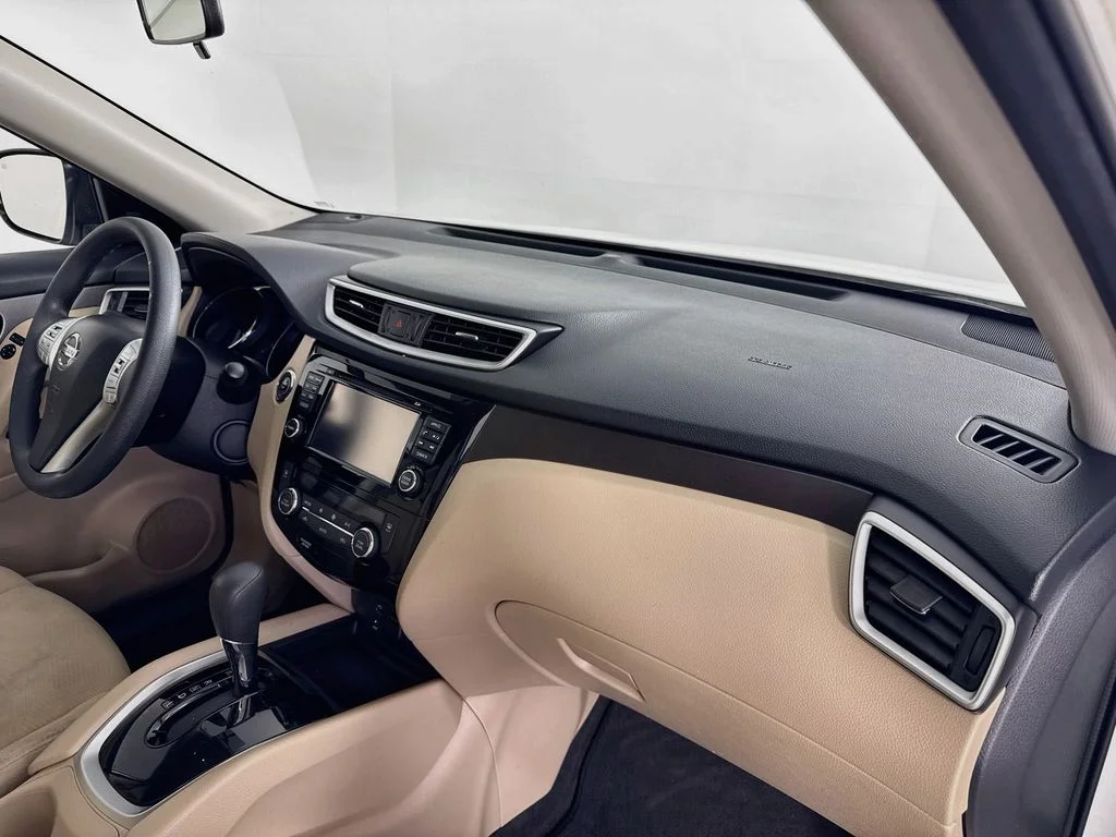 Used 2016 White Nissan SV image 30