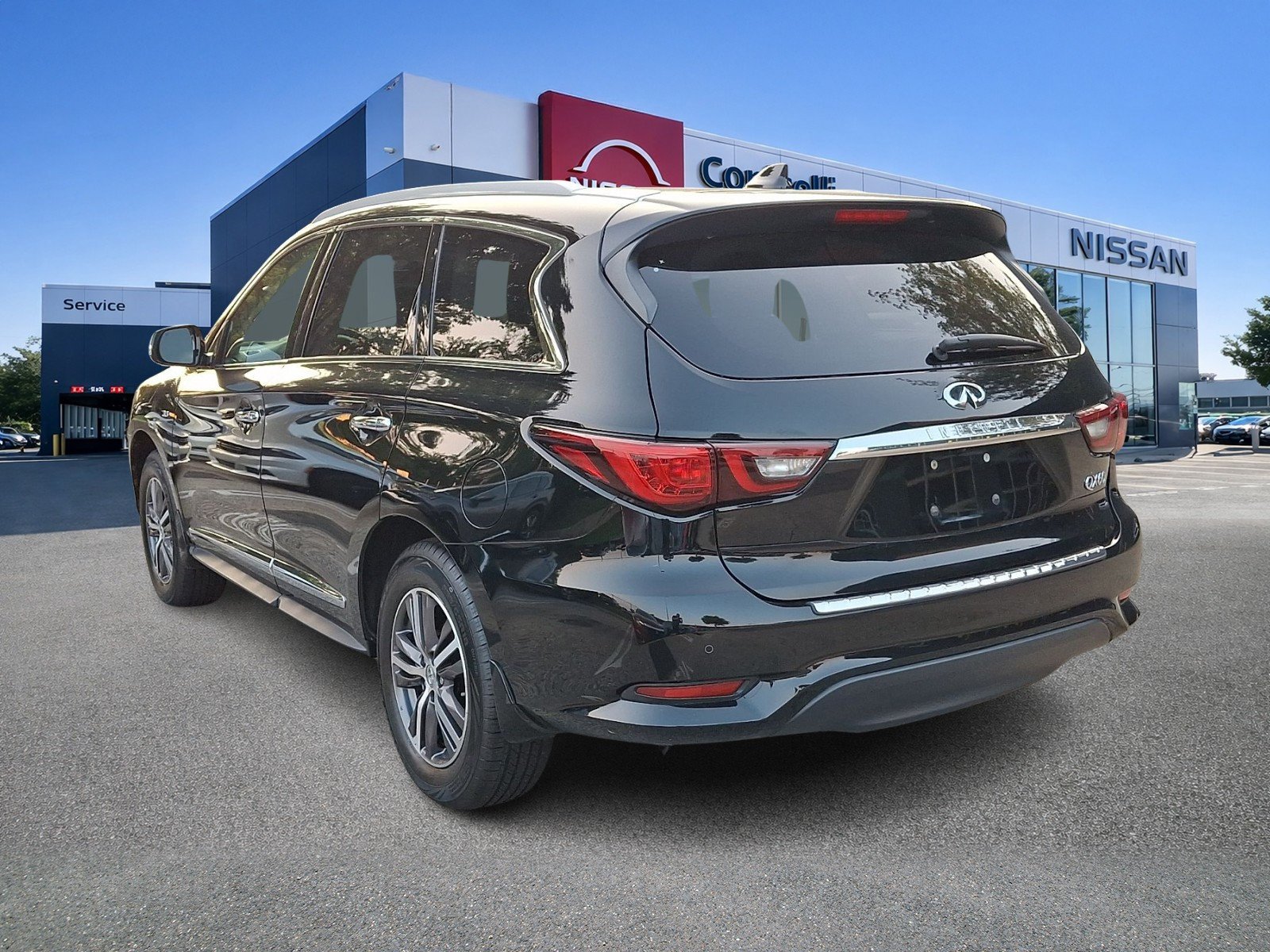 Used 2019 Black Obsidian INFINITI LUXE image 3