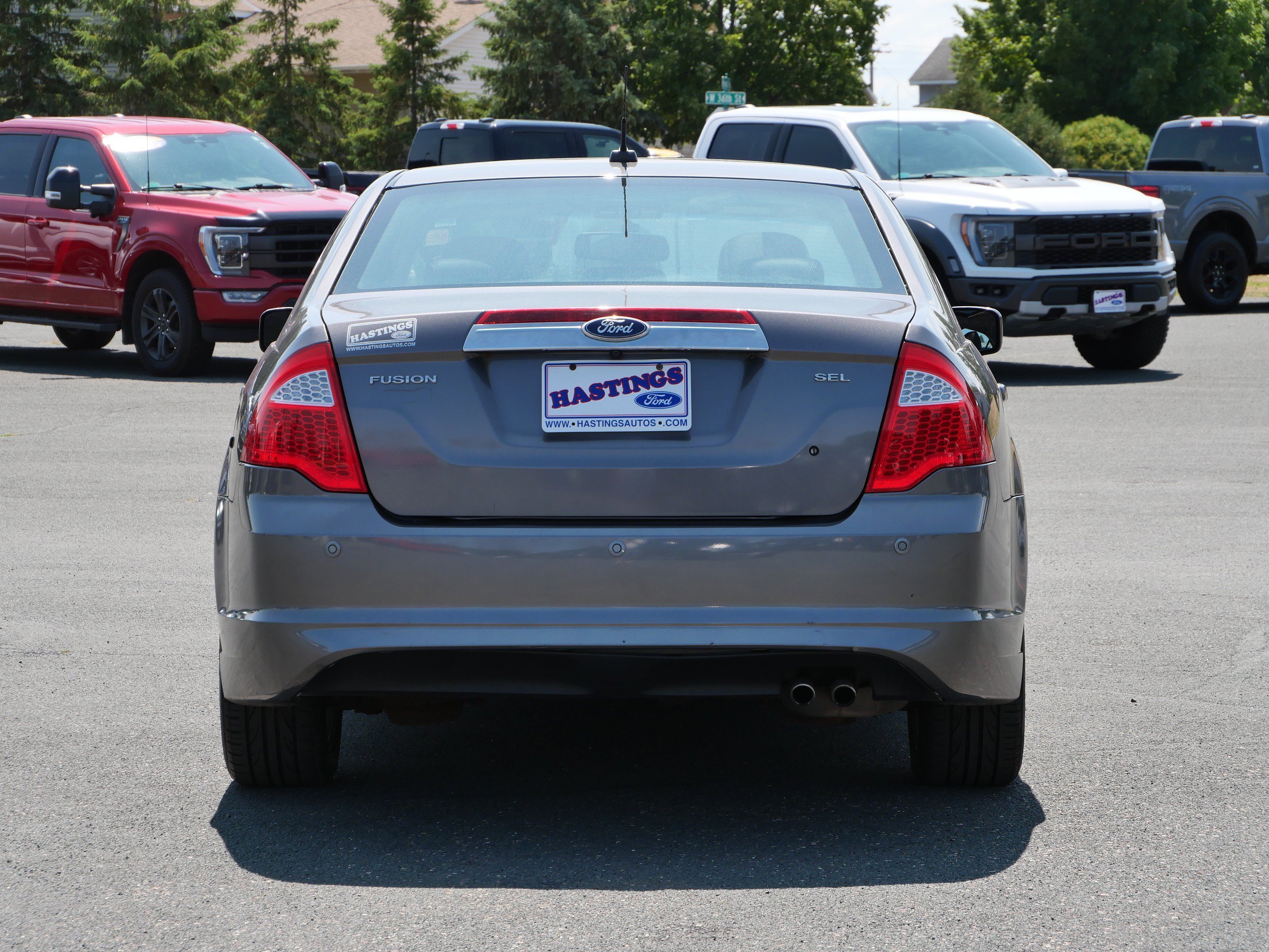 Used 2010 Gray Ford SEL image 4