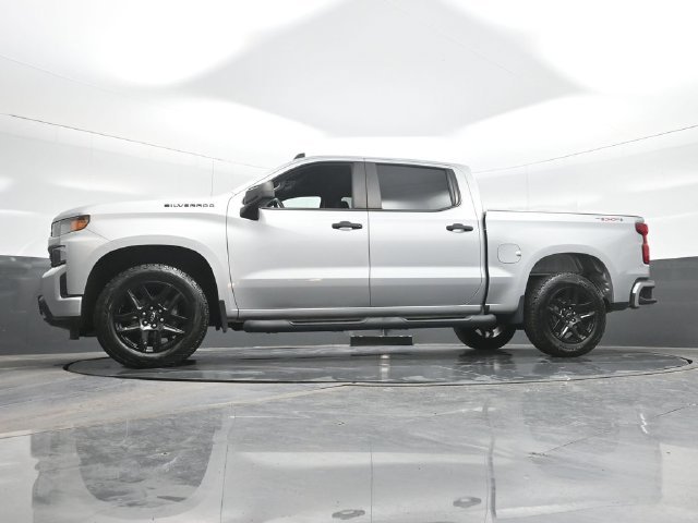 Used 2022 Silver Chevrolet Custom image 21