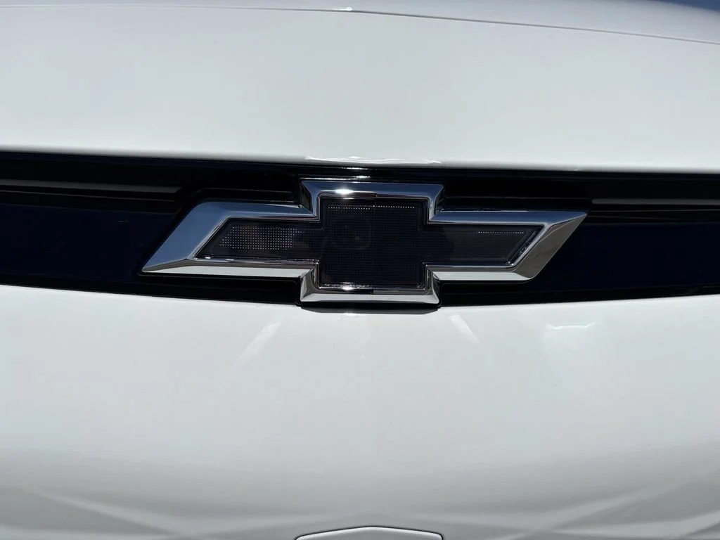 New 2027 Summit White Chevrolet LT image 31