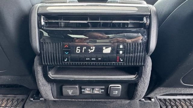 Used 2024 Diamond Black Crystal Pearlcoat Jeep Base image 21