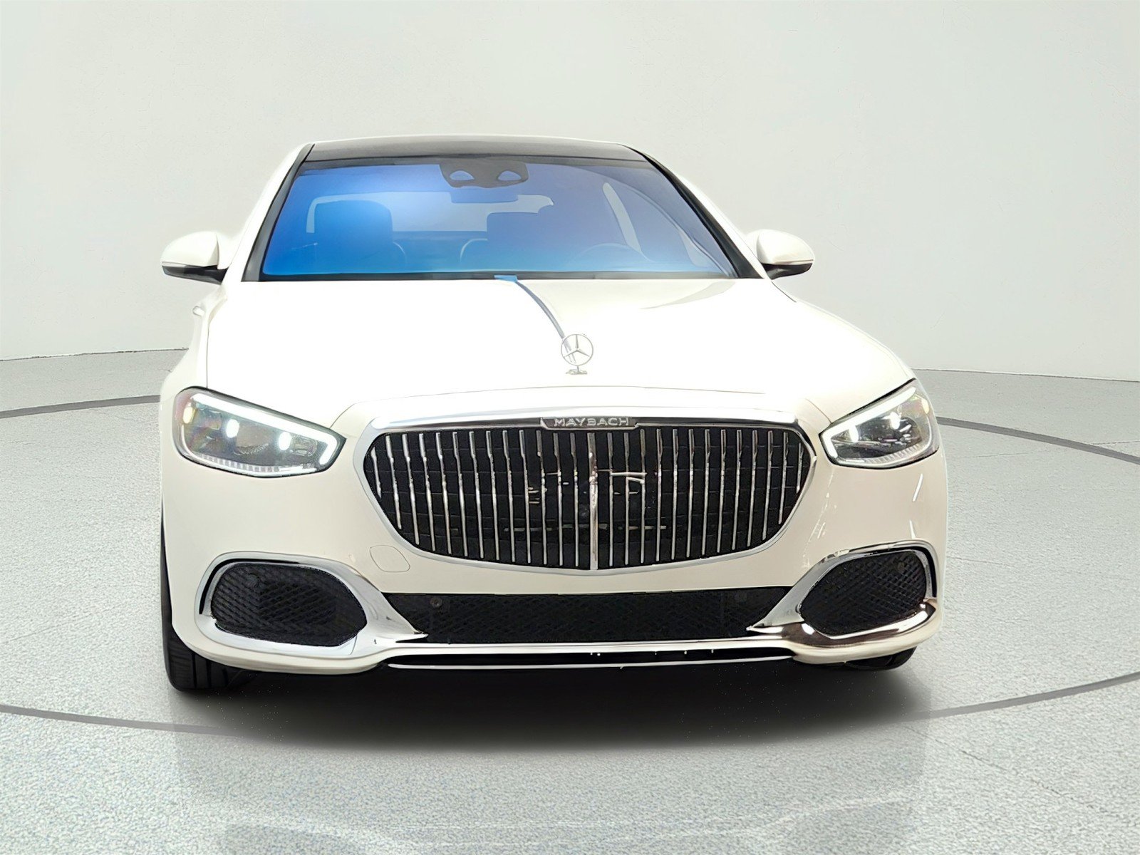 Certified Used 2022 MANUFAKTUR Diamond White Mercedes-Benz Maybach S 580 4MATIC® Sedan image 2