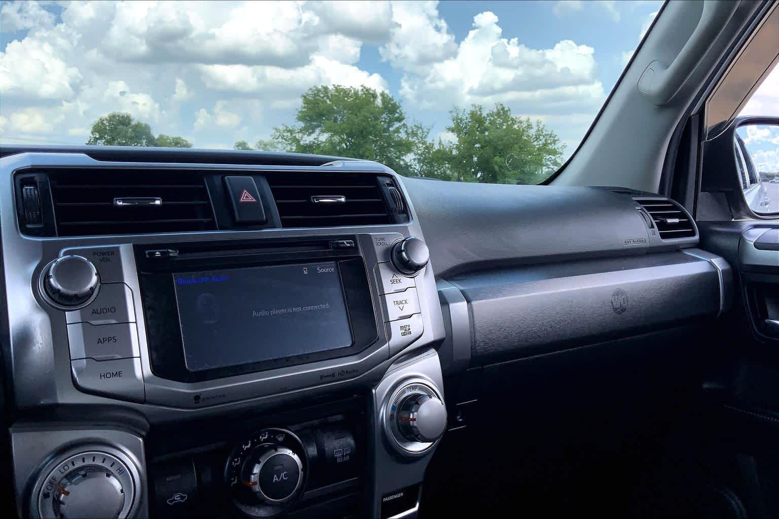 Used 2016 Classic Silver Metallic Toyota SR5 image 35