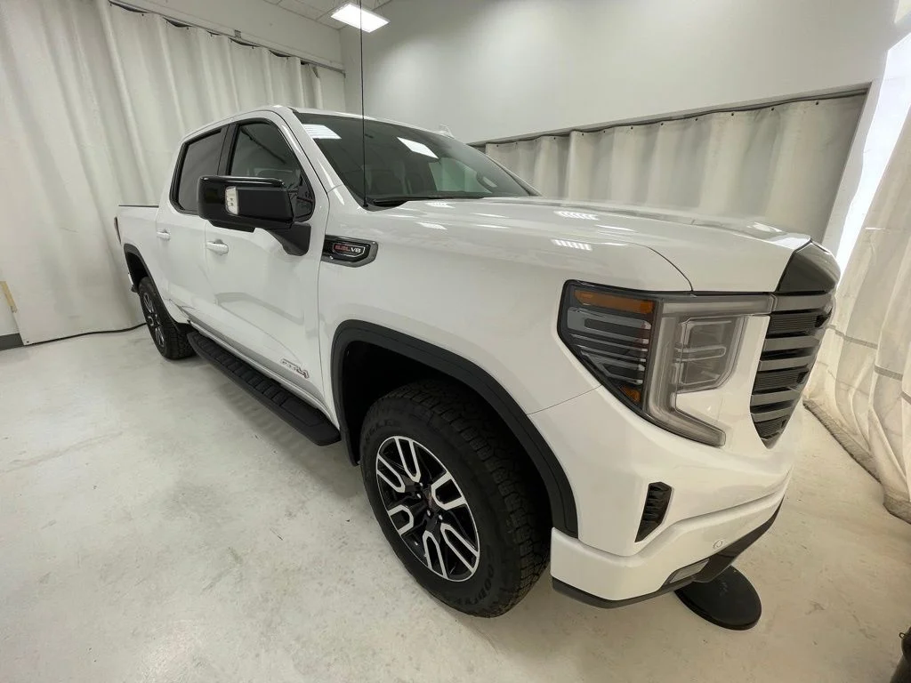 New 2026 White GMC AT4 image 3