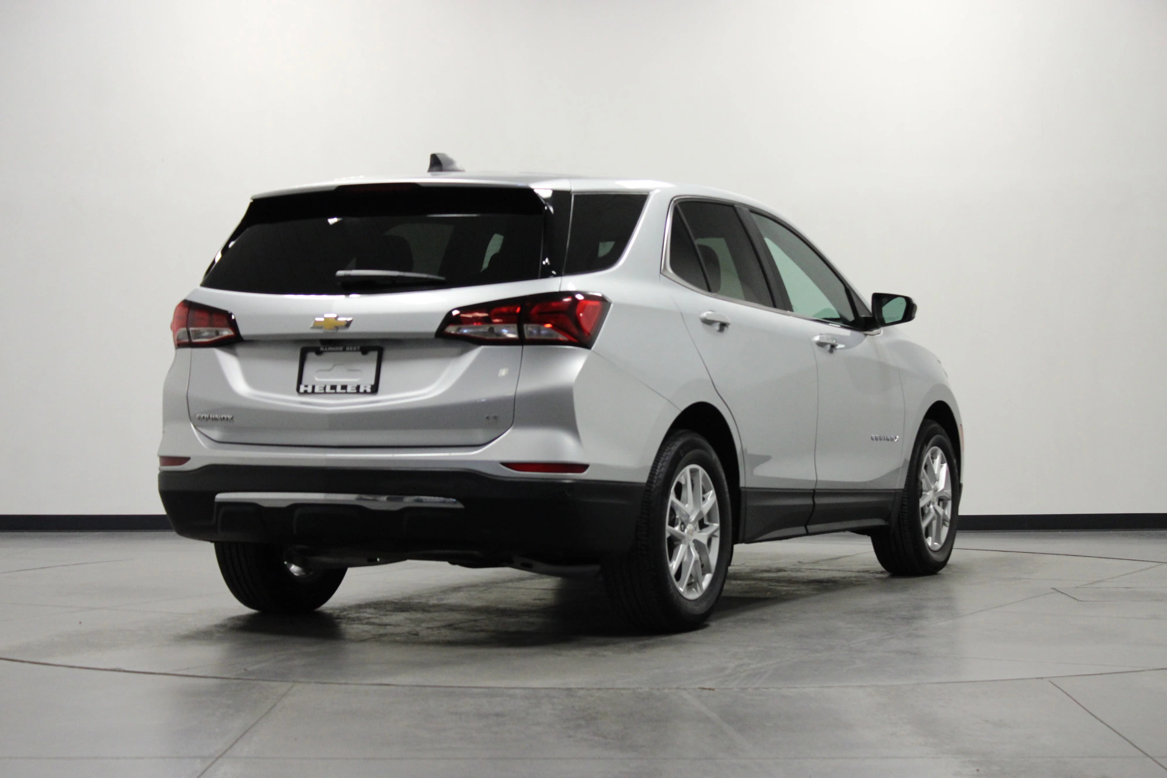 Used 2022 Silver Ice Metallic Chevrolet LT image 4