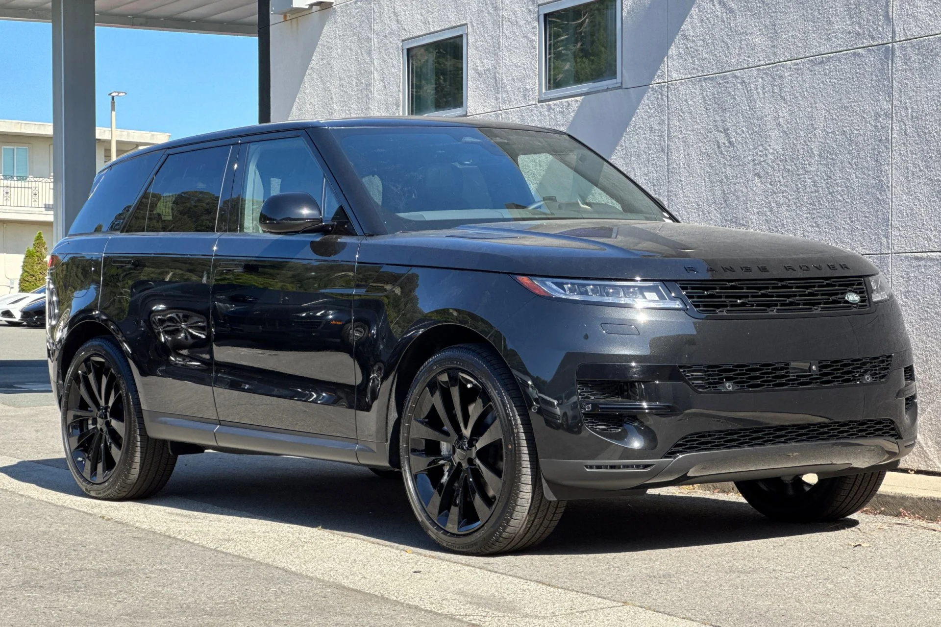 New 2026 Santorini Black Land Rover SE image 9