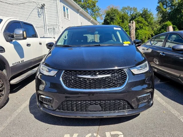 Used 2024 Black Chrysler Touring L image 2