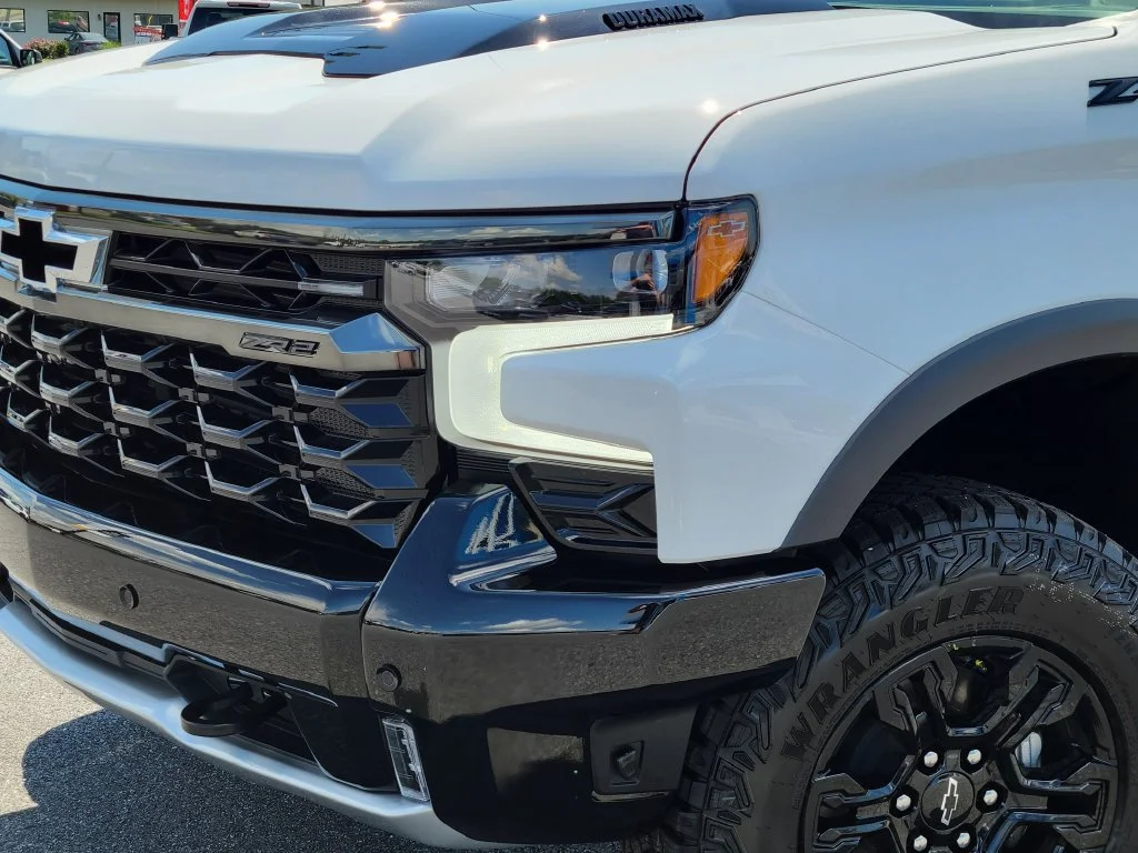 New 2026 Summit White Chevrolet ZR2 image 10
