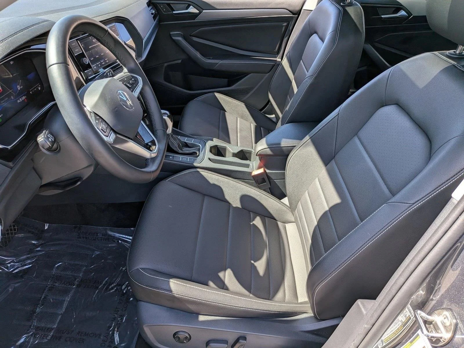 Used 2024 Silver/Gray Volkswagen SE image 17
