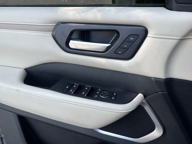Used 2025 Blue Nissan Platinum image 31