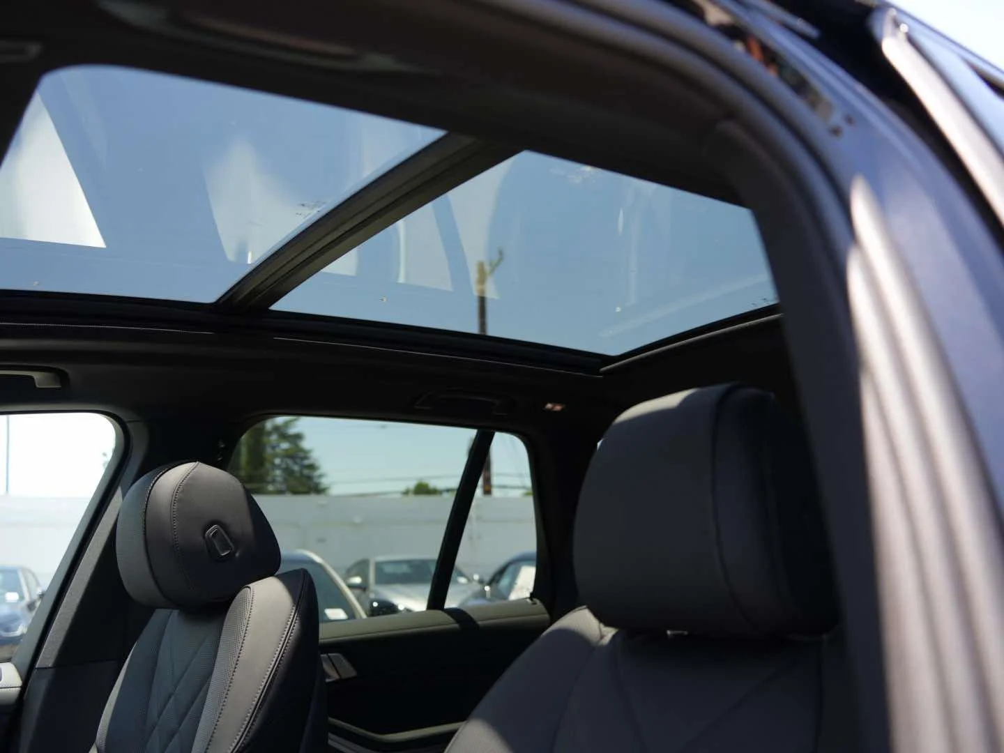 New 2026 Black Sapphire Metallic BMW xDrive40i image 17
