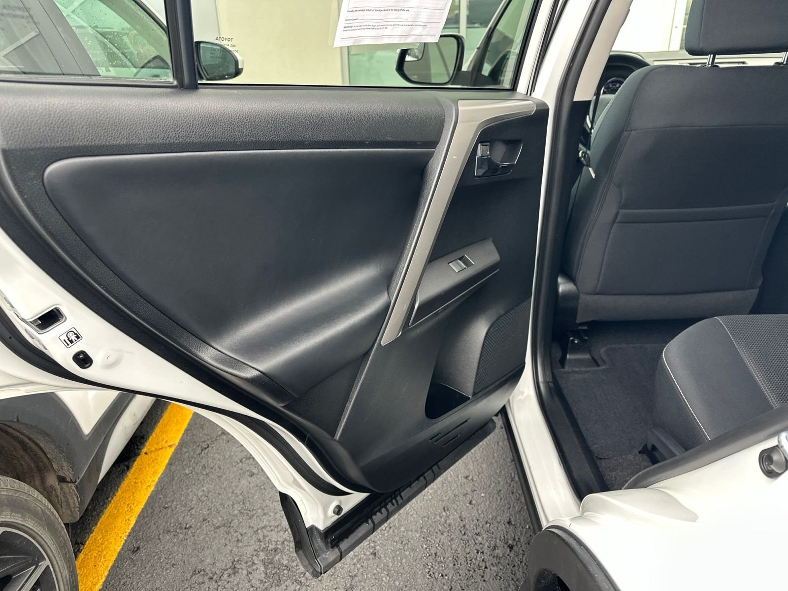 Used 2016 White Toyota XLE image 25