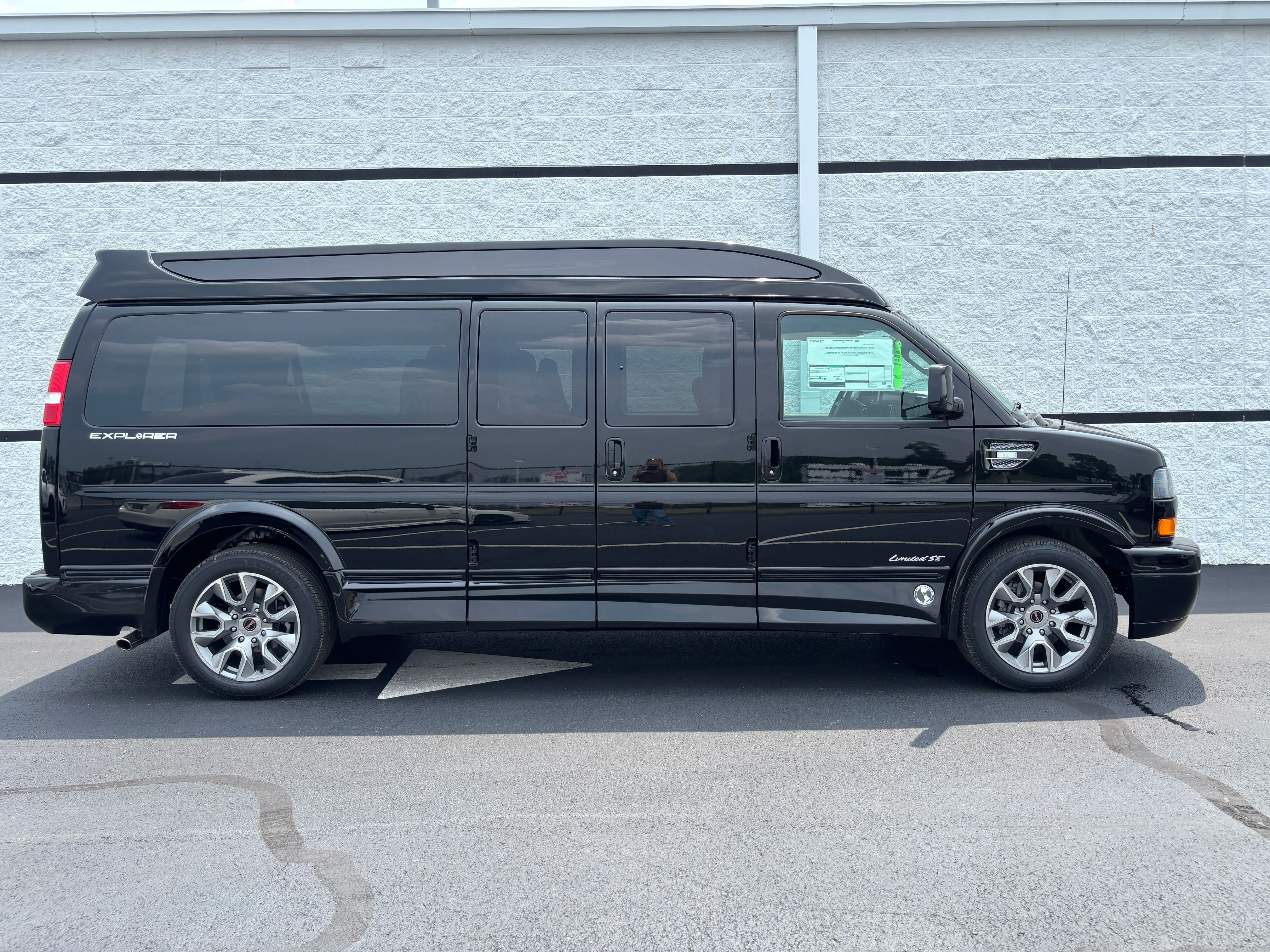 New 2026 Onyx Black GMC Explorer Limited SE image 6
