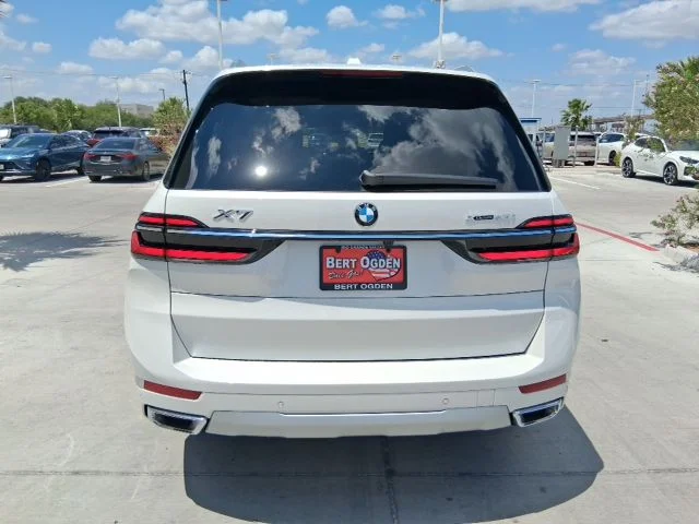 New 2027 Mineral White Metallic BMW xDrive40i image 5
