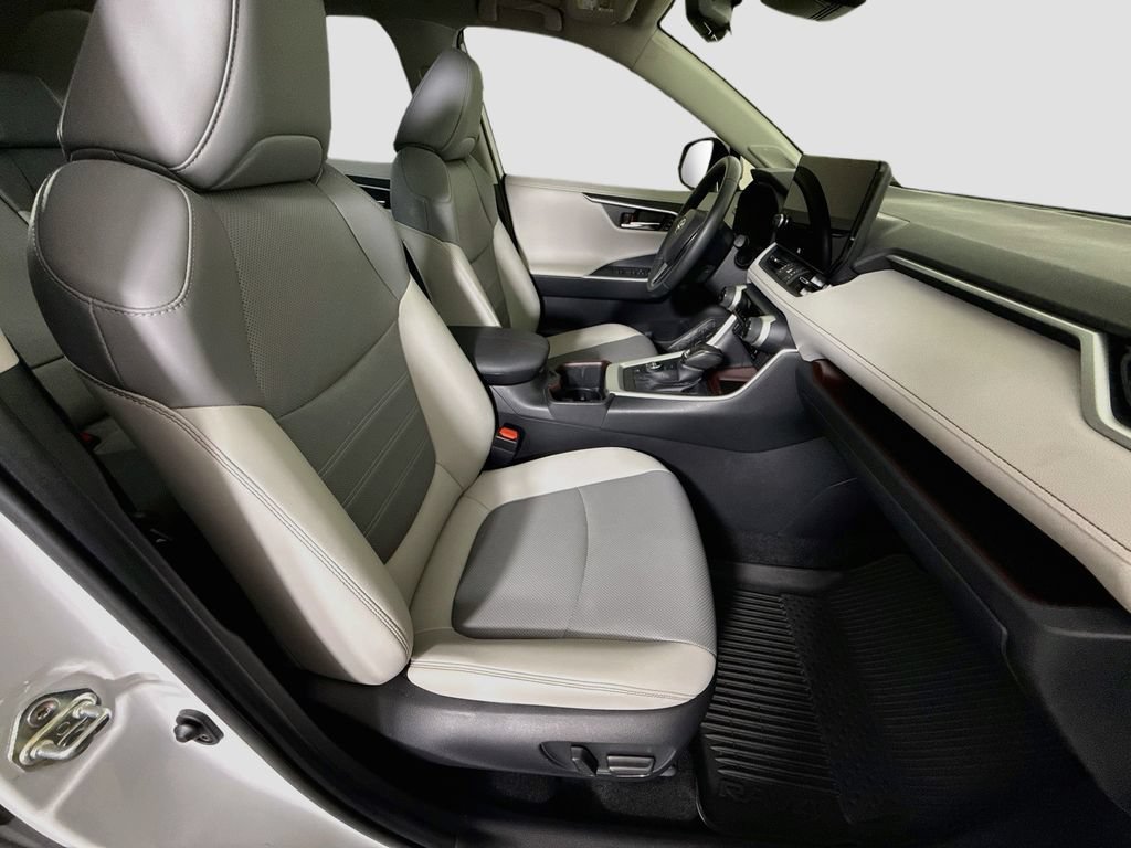 Used 2024  Toyota Hybrid Limited image 27