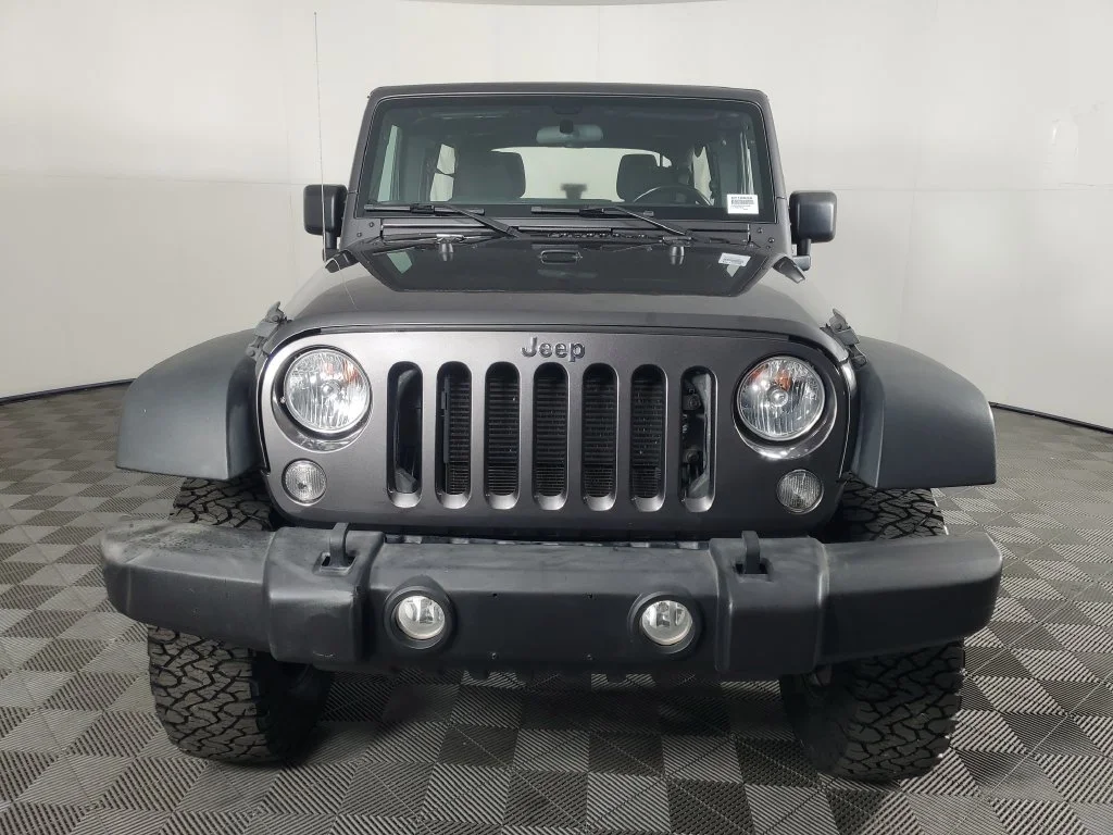 Used 2018 Gray Jeep Sport 4x4 image 9