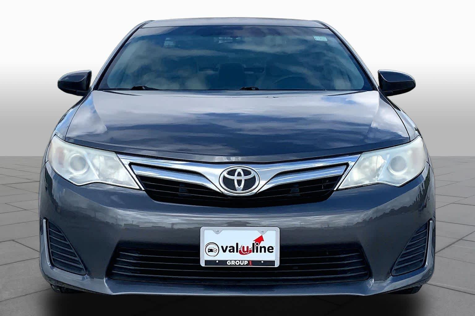 Used 2014 Magnetic Gray Metallic Toyota LE image 4