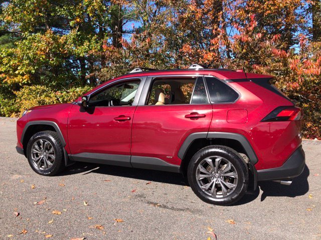 Used 2024 Pearl Toyota XLE Premium image 7