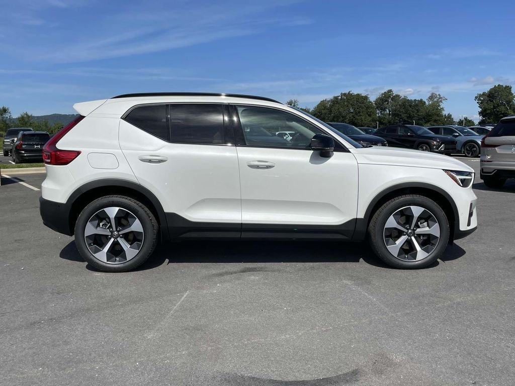 2026 Volvo XC40 Plus - Photo 31