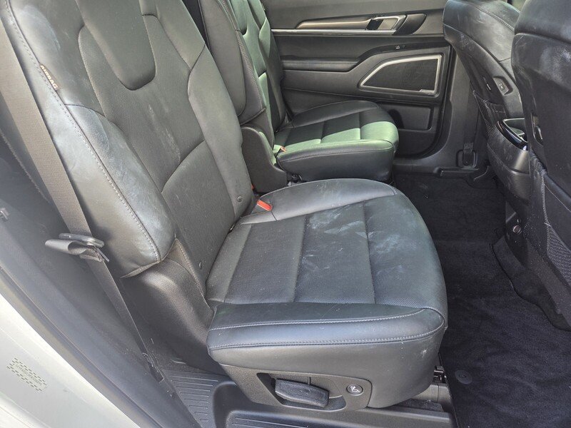 Used 2023 White Kia S image 29