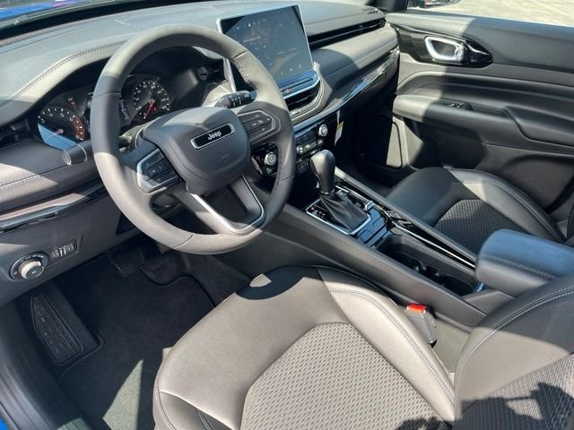 New 2026 Hydro Blue Pearlcoat Jeep Latitude image 11