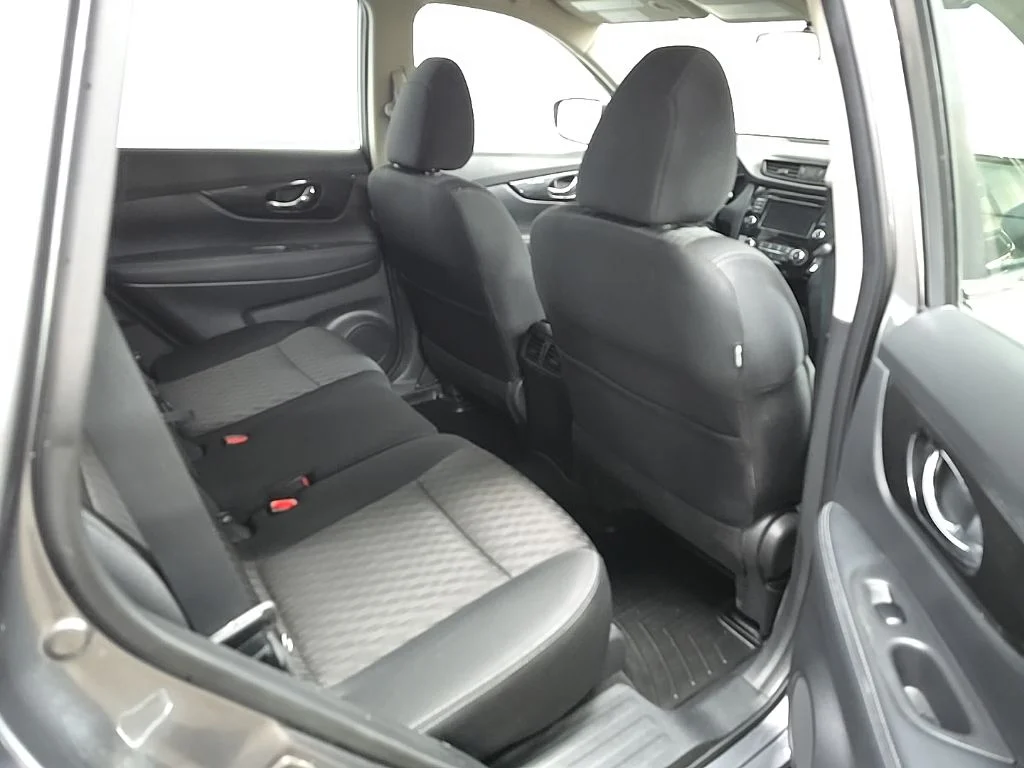Used 2018 Gray Nissan S image 17