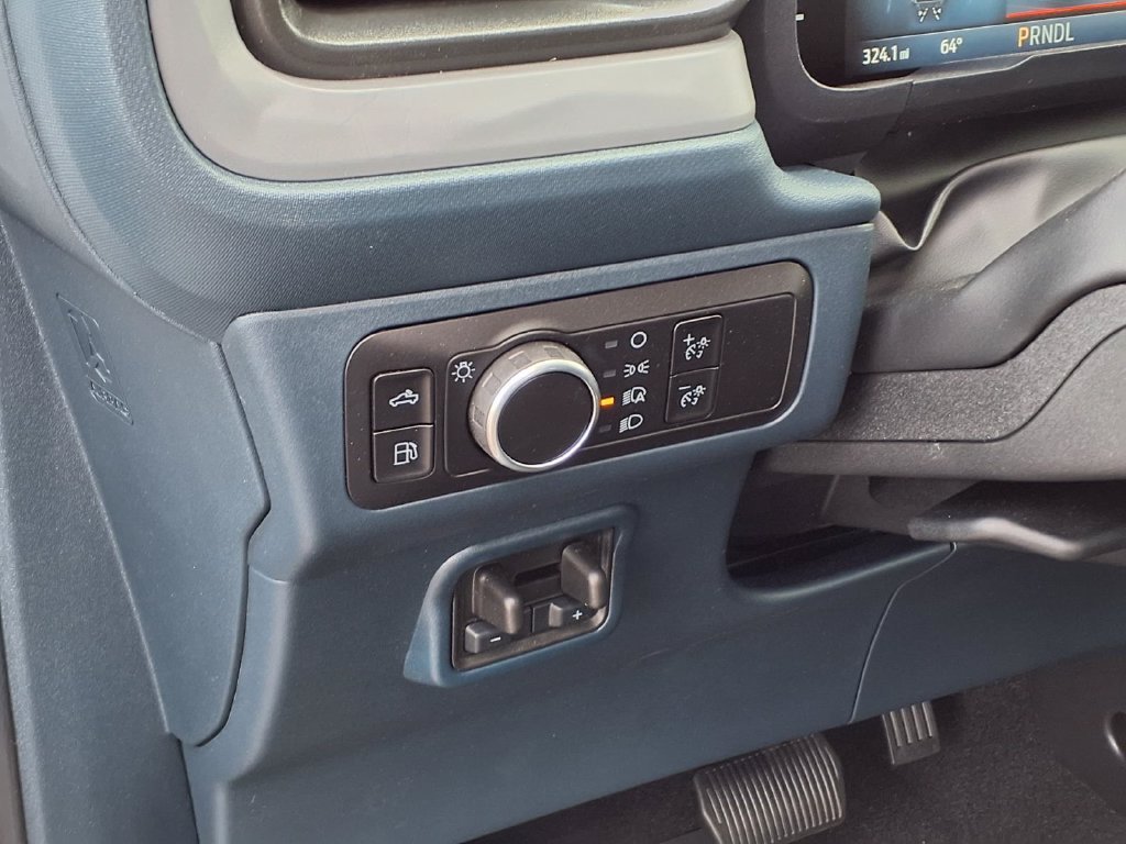 New 2026 Oxford White Ford XLT image 13