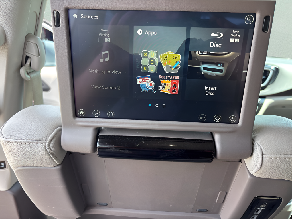 Used 2020 White Chrysler Touring L Plus image 21