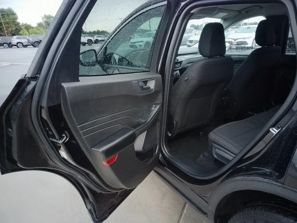 Used 2024 Agate Black Metallic Ford Active image 9